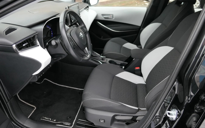 Toyota Corolla cena 103900 przebieg: 64000, rok produkcji 2019 z Suwałki małe 137